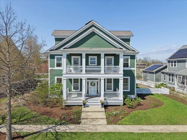 884 Blazing Star Road, Grayslake, IL 60030