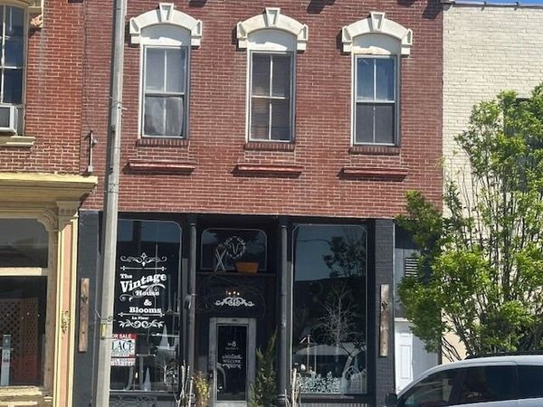 8 W Main Street , Duquoin, IL 62832