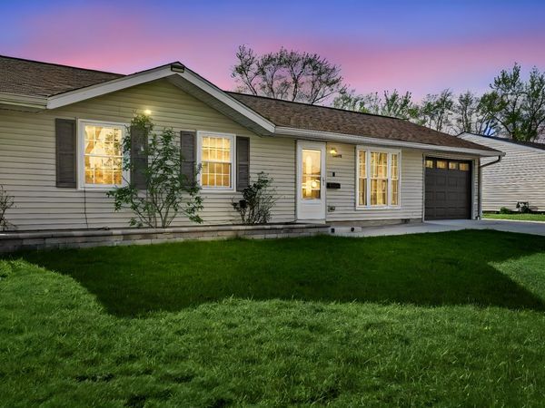 604 Newberry Drive , Streamwood, IL 60107