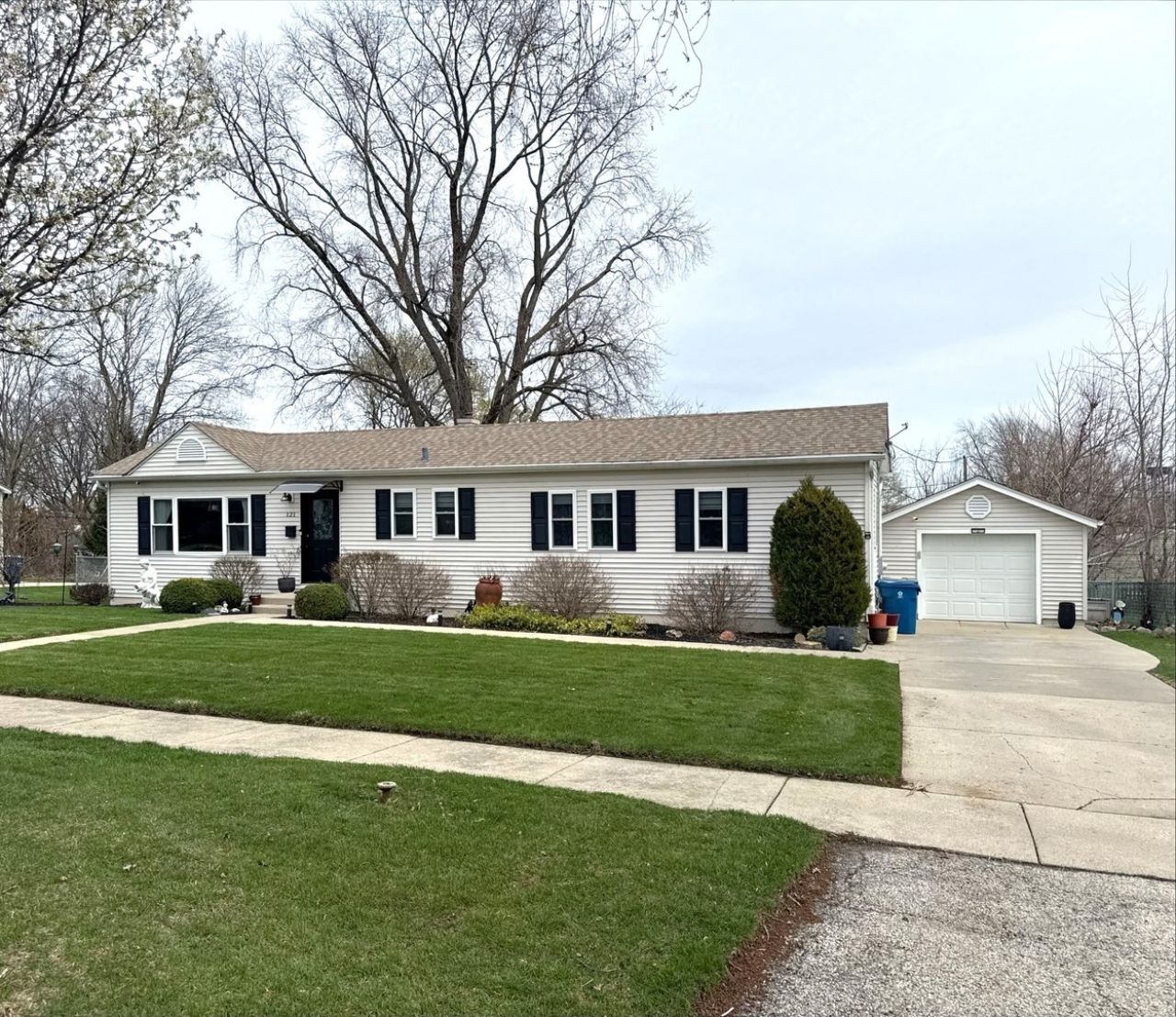 121 N Marion Avenue , Bartlett, IL 60103