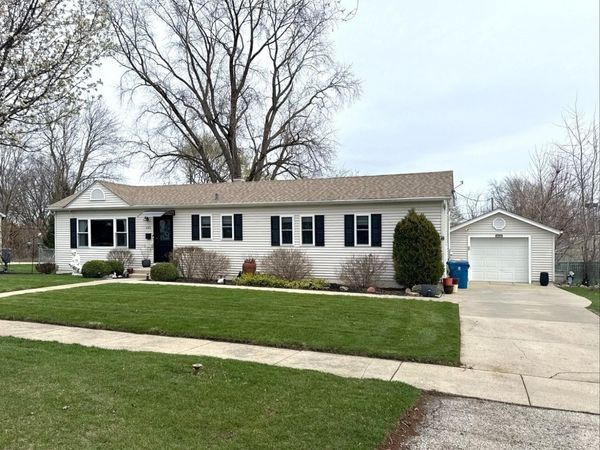 121 N Marion Avenue , Bartlett, IL 60103