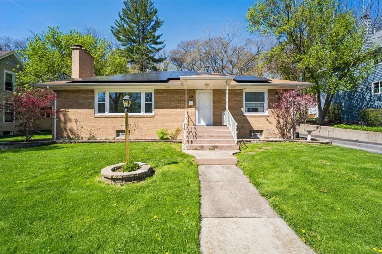 155 N Lincoln Avenue , Carpentersville, IL 60110
