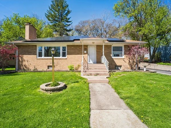 155 N Lincoln Avenue , Carpentersville, IL 60110