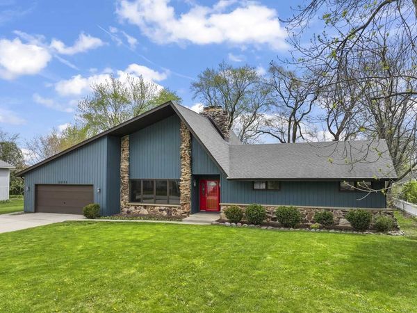 1033 Blackburn Street , Gurnee, IL 60031