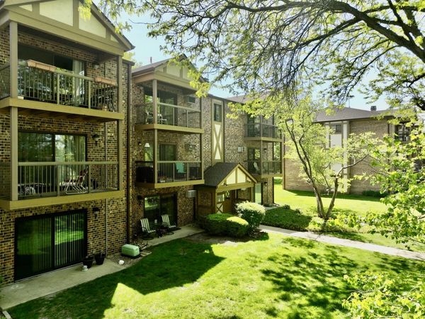 811 S Dwyer Avenue, Unit E, Arlington Heights, IL 60005