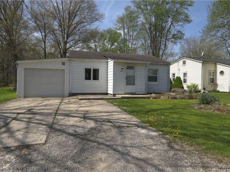 10924 Libby Avenue, Elyria, OH 44035 Photo 2