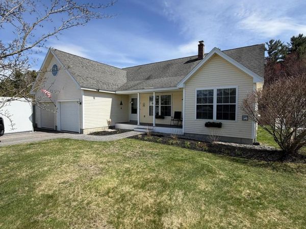 4 Chantelle Way , Saco, ME 04072