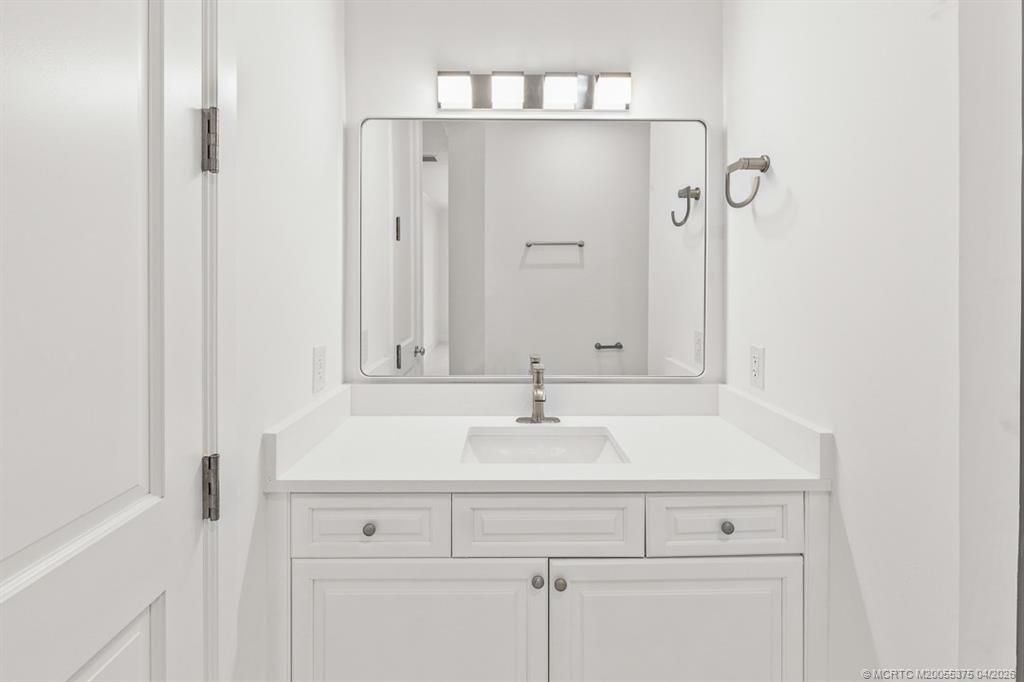 47 SW Osceola Street, Unit UN206, Stuart, FL 34994 Photo
