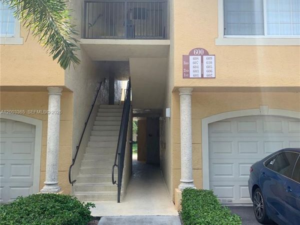 600 N Crestwood Ct N , Unit 610, Royal Palm Beach, FL 33411
