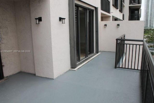 540 Brickell Key Dr, Unit 724, Miami, FL 33131 Photo