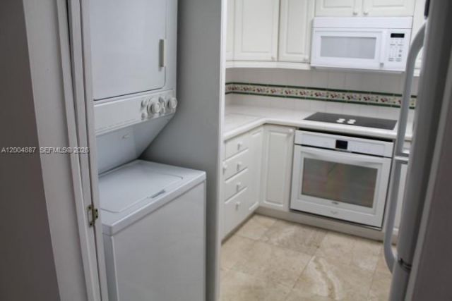 540 Brickell Key Dr, Unit 724, Miami, FL 33131 Photo