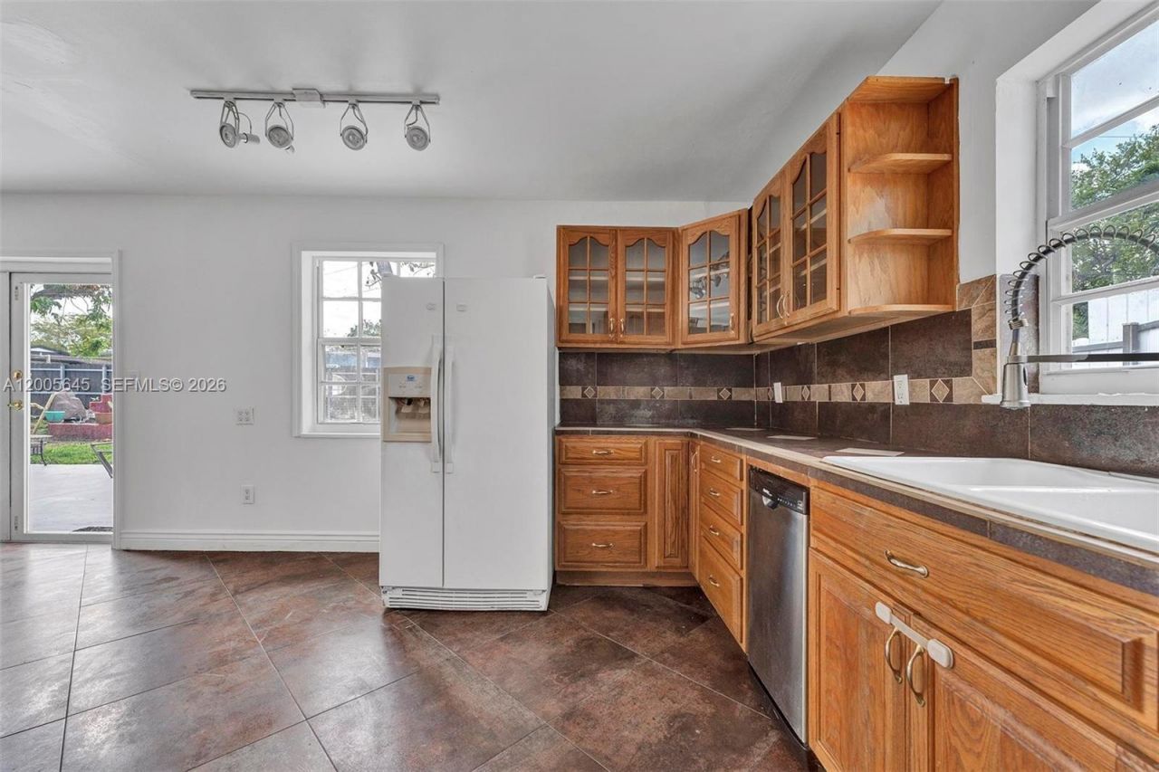 9750 SW 74th St , Miami, FL 33173 Photo