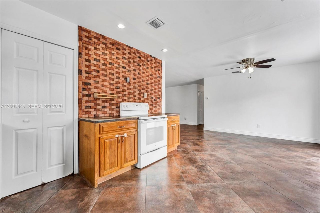 9750 SW 74th St , Miami, FL 33173 Photo