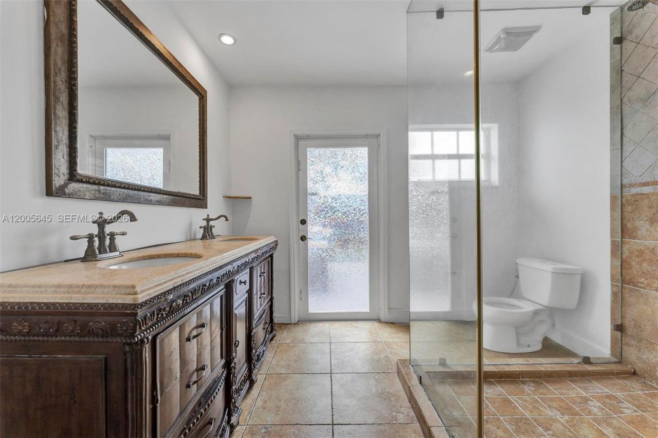 9750 SW 74th St , Miami, FL 33173 Photo