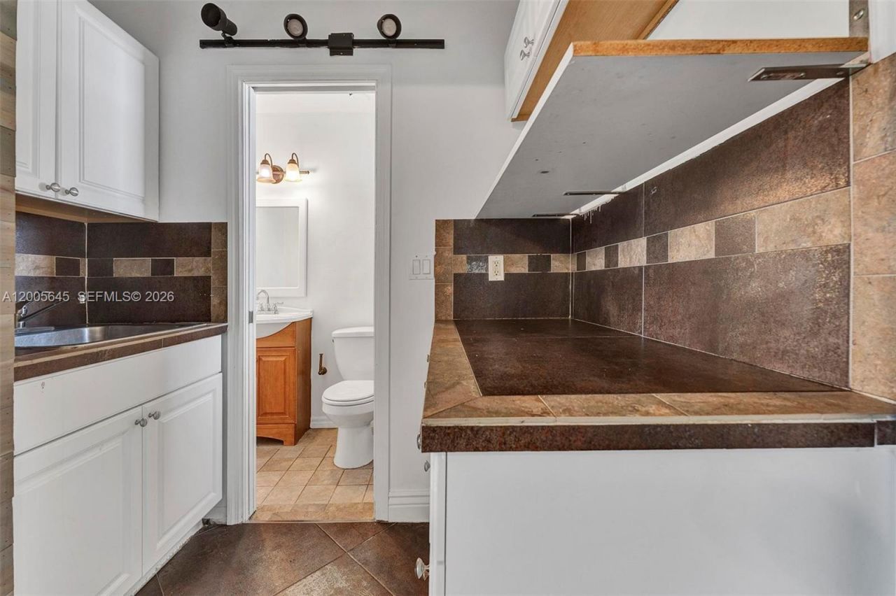 9750 SW 74th St , Miami, FL 33173 Photo