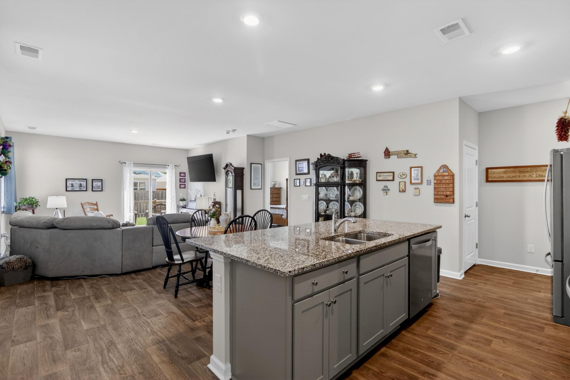 410 Eastern Pine Photo 4