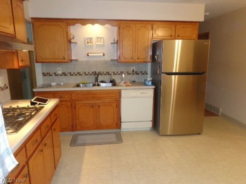 6195 Jamestown Drive, Parma, OH 44134 Photo 14