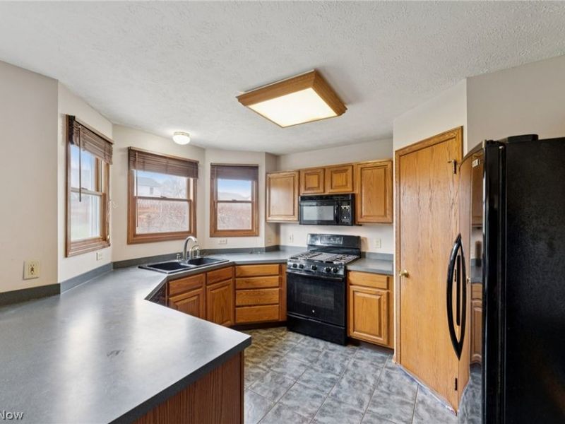 10917 Mogadore Avenue NW, Uniontown, OH 44685 Photo 10