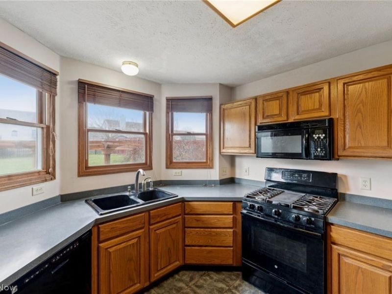 10917 Mogadore Avenue NW, Uniontown, OH 44685 Photo 11