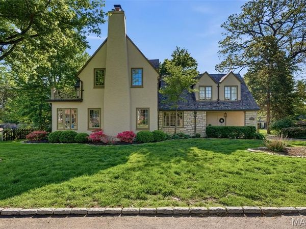 36 Algonquin Wood Place, Glendale, MO 63122