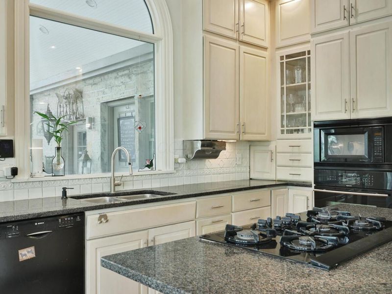 455 Walhalla Road, Columbus, OH 43202 Photo 22