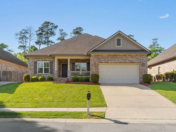 562 Falcon Trail, Niceville, FL 32578