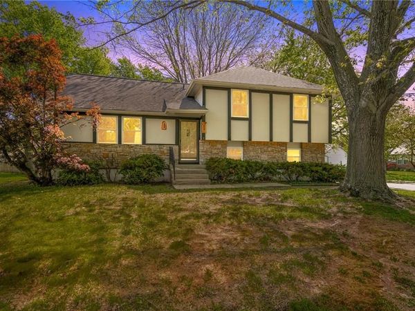 615 SE Westwind Drive, Lee's Summit, MO 64063