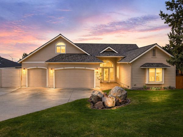 2564 SW Valleyview Drive, Redmond, OR 97756