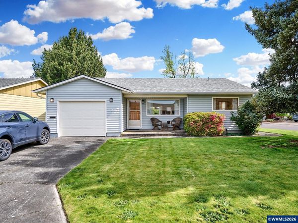 2207 Oregon Ct, Woodburn, OR 97071