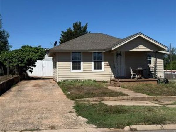 526 N 7th Street, Clinton, OK 73601