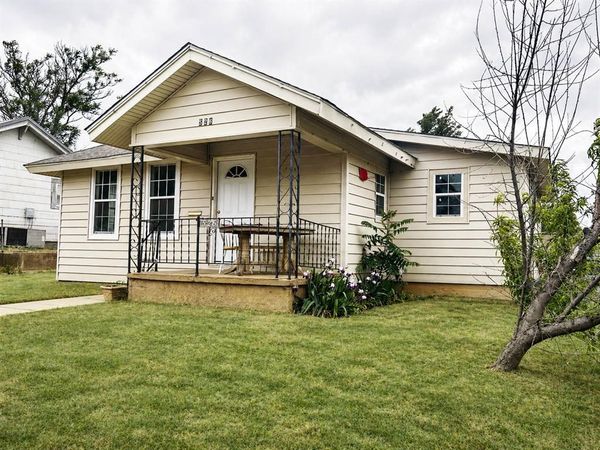 526 N 7th Street, Clinton, OK 73601