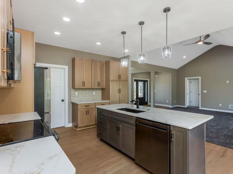 4254 Stone Hill Drive E, Carroll, OH 43112 Photo 18