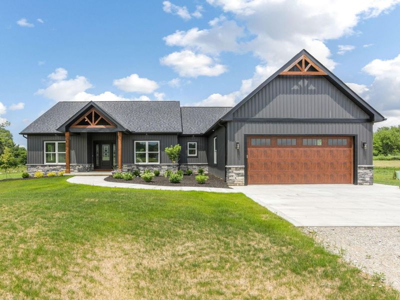 4254 Stone Hill Drive E, Carroll, OH 43112 Photo 2