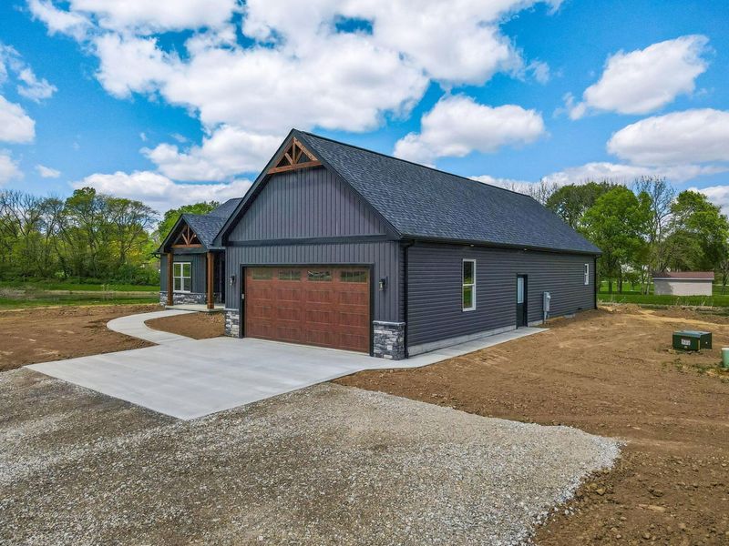 4254 Stone Hill Drive E, Carroll, OH 43112 Photo 2