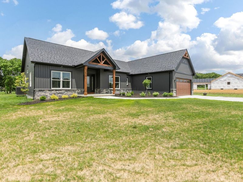 4254 Stone Hill Drive E, Carroll, OH 43112 Photo 3