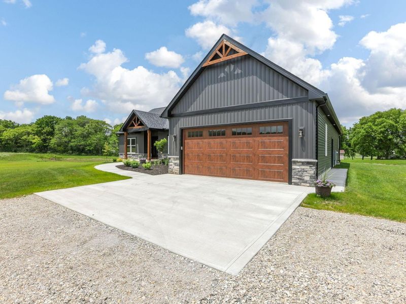 4254 Stone Hill Drive E, Carroll, OH 43112 Photo 4