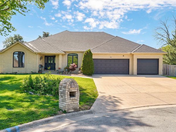 876 W Kingsway Drive , Springfield, MO 65810