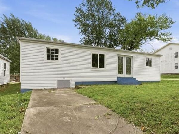 1209 N Central Avenue , Monett, MO 65708