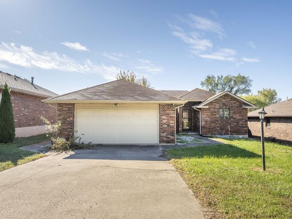 1502 E Mcclernon Street , Springfield, MO 65803