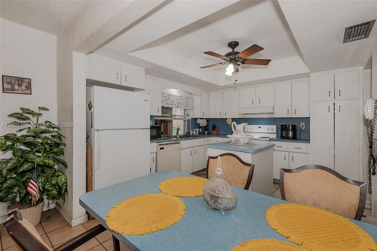 401 NW 93rd Ave, Pembroke Pines, FL 33024 Photo
