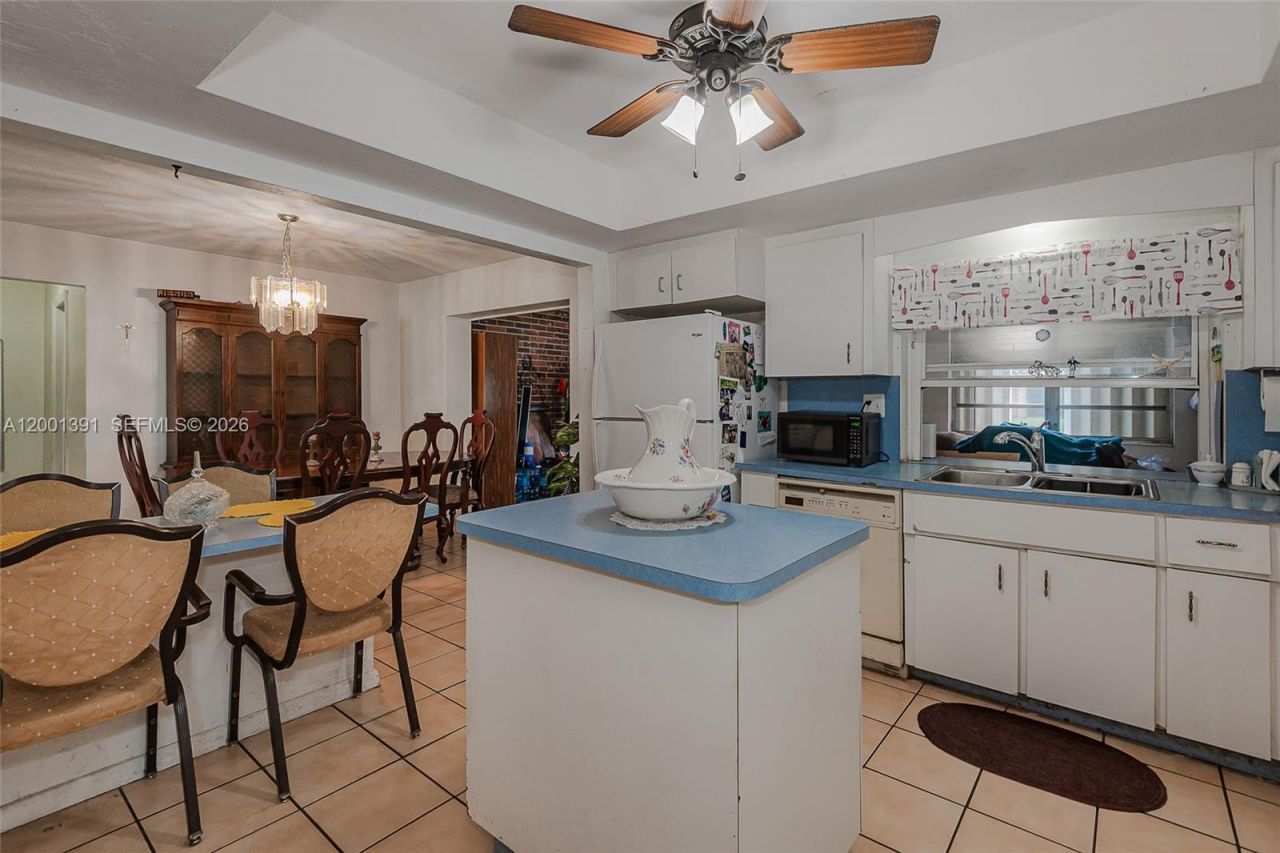401 NW 93rd Ave, Pembroke Pines, FL 33024 Photo