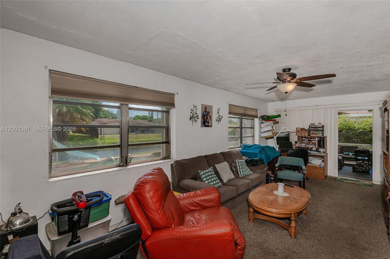 401 NW 93rd Ave, Pembroke Pines, FL 33024 Photo