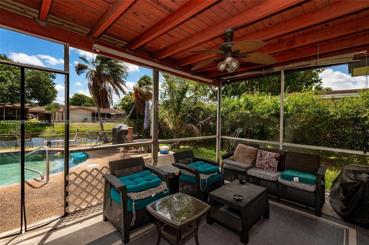 401 NW 93rd Ave, Pembroke Pines, FL 33024 Photo