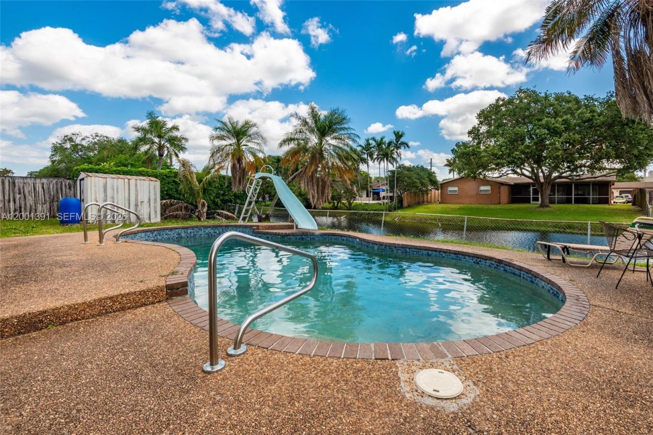 401 NW 93rd Ave, Pembroke Pines, FL 33024 Photo