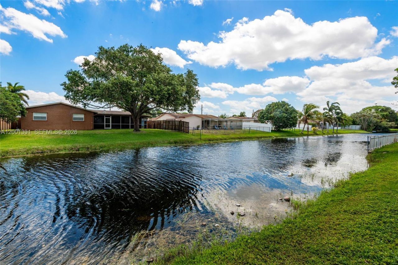 401 NW 93rd Ave, Pembroke Pines, FL 33024 Photo