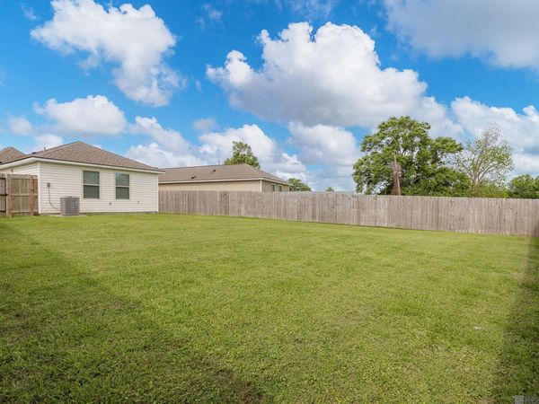 324 S Iberville Ave, Gonzales, LA 70737