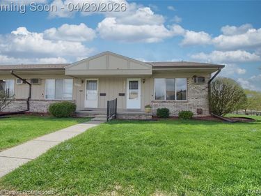 25315 Franklin Terrace N, South Lyon, MI 48178