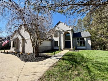 3298 Habitat Trail, Hamburg Twp, MI 48169