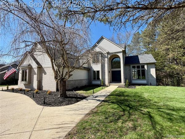 3298 Habitat Trail, Hamburg Twp, MI 48169