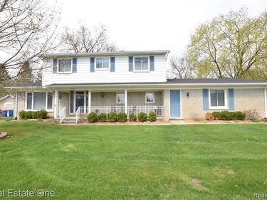 3275 Golfhill Drive, Waterford Twp, MI 48329